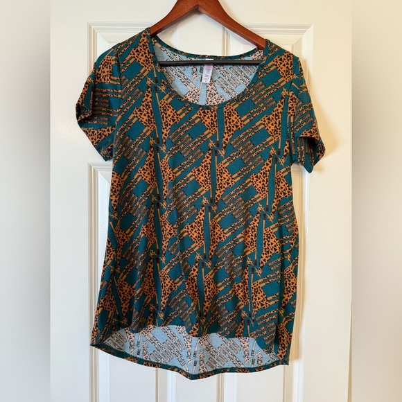 LuLaRoe Giraffe Print Classic Tee Size Medium - Picture 1 of 7